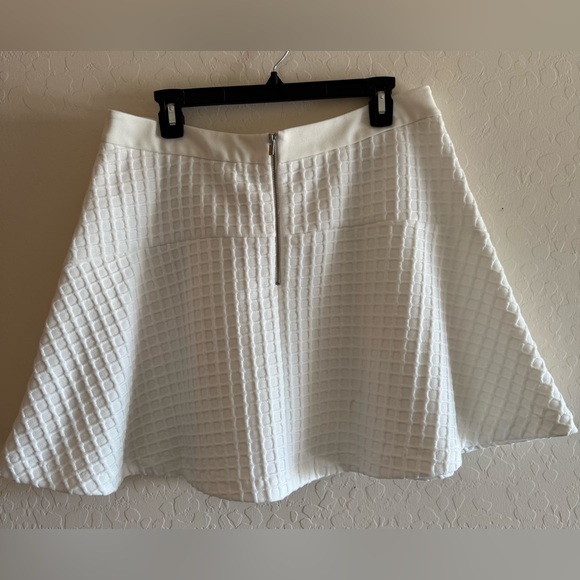 Banana Republic, size 12, white fit and flare quilted skirt - Picture 7 of 10